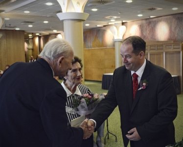 Hoffmann Tamás gratulál, köszönt